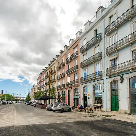 Whome Riverside View 2-bed For Remote Workers & Digital Nomads * Lisbon