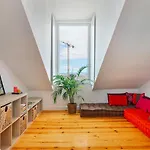 Whome Riverside View 2-bed For Remote Workers & Digital Nomads 公寓 *
