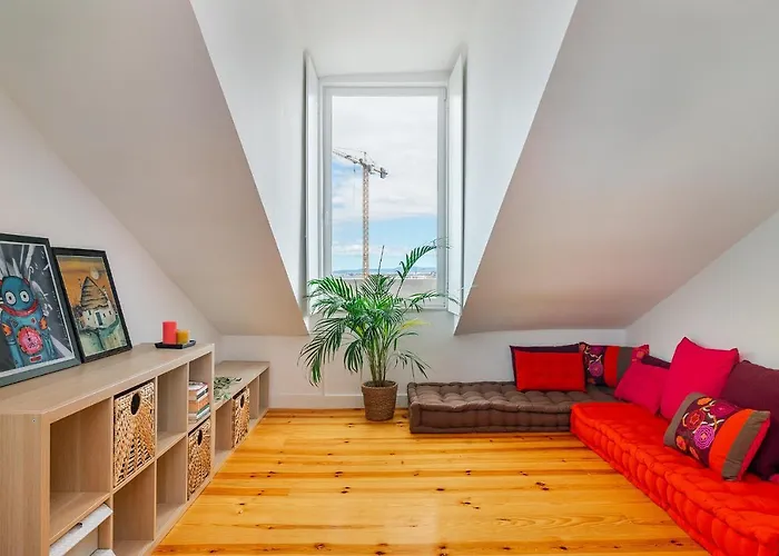 Whome Riverside View 2-bed For Remote Workers & Digital Nomads Διαμέρισμα *