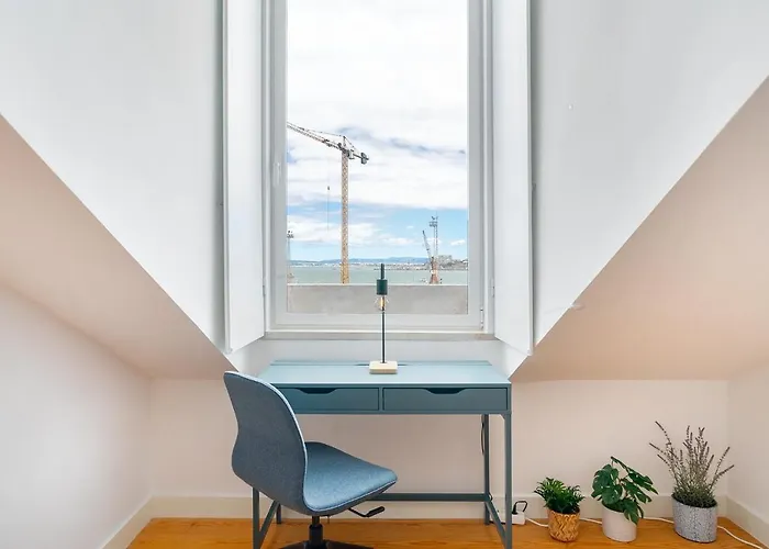 Whome Riverside View 2-bed For Remote Workers & Digital Nomads * Lisboa