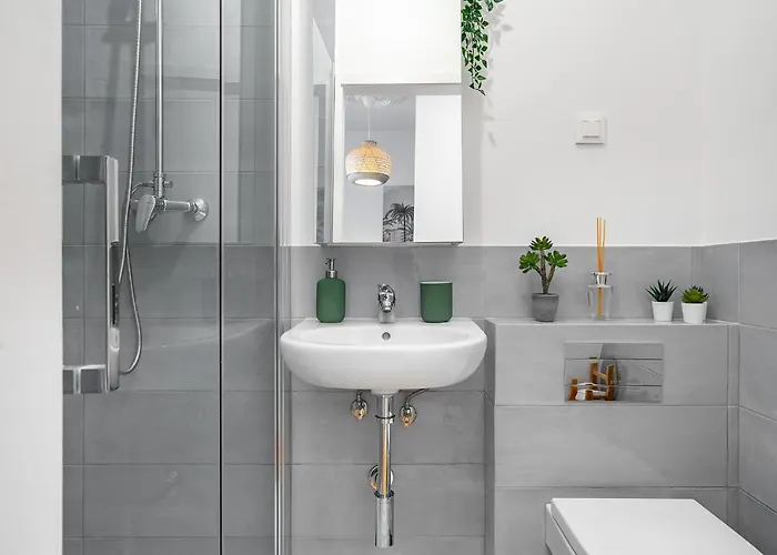 Whome Riverside View 2-bed For Remote Workers & Digital Nomads Διαμέρισμα *