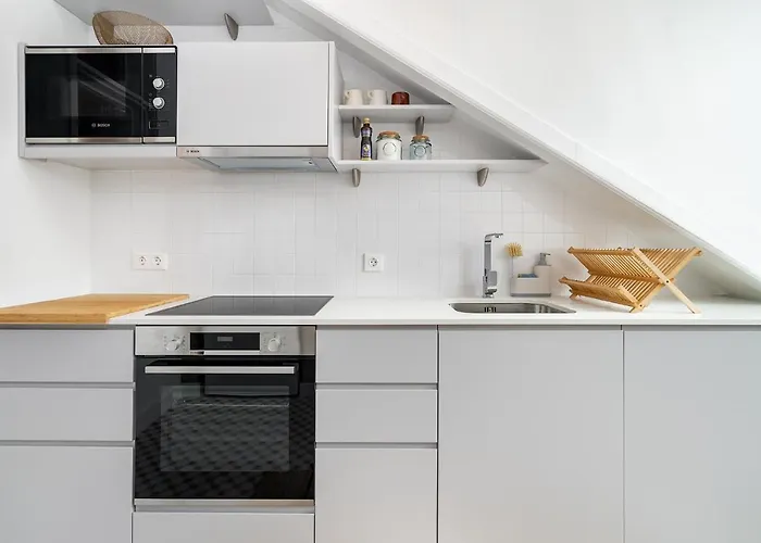 Whome Riverside View 2-bed For Remote Workers & Digital Nomads