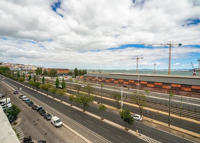 Whome Riverside View 2-bed For Remote Workers & Digital Nomads Daire Lisboa