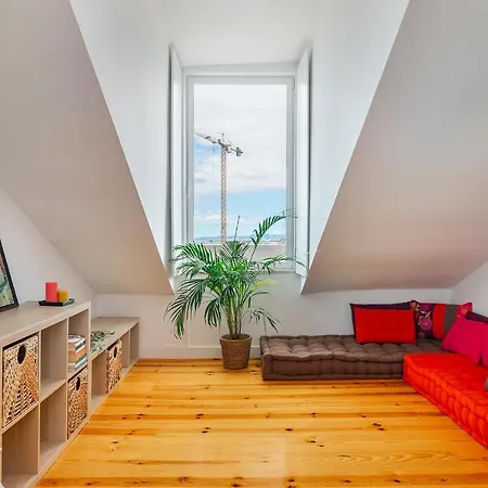 Whome Riverside View 2-bed For Remote Workers & Digital Nomads アパート *