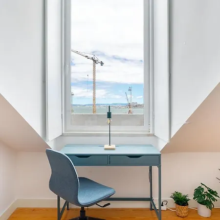 Whome Riverside View 2-bed For Remote Workers & Digital Nomads * リスボン