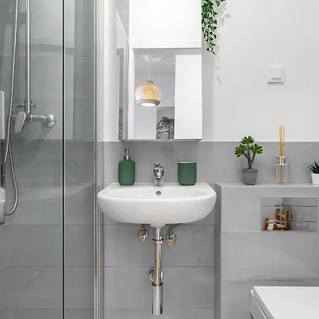 Whome Riverside View 2-bed For Remote Workers & Digital Nomads Апартаменты *