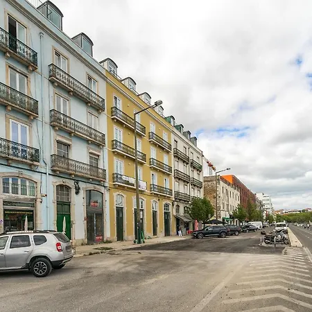 Whome Riverside View 2-bed For Remote Workers & Digital Nomads