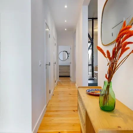 Whome Riverside View 2-bed For Remote Workers & Digital Nomads リスボン